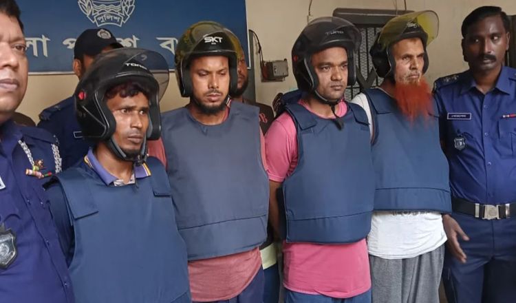 কারাগারের ছাদ কেটে পালাতে গিয়ে ফাঁসির ৪ আসামি ধরা